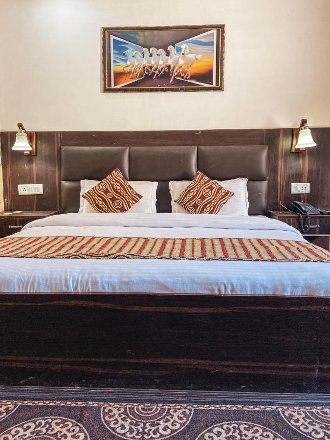 Hotel Manali Queen Esterno foto