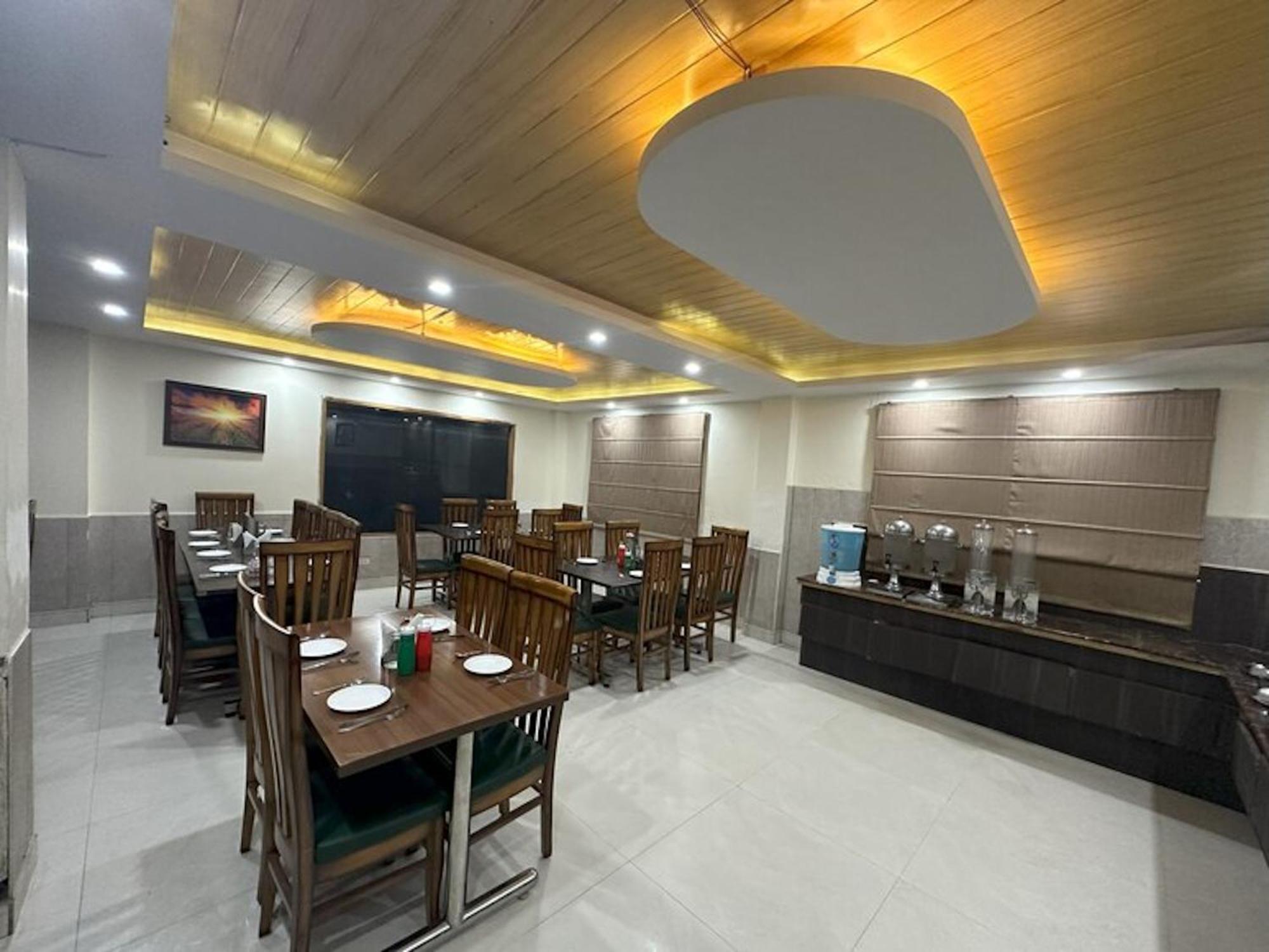 Hotel Manali Queen Esterno foto