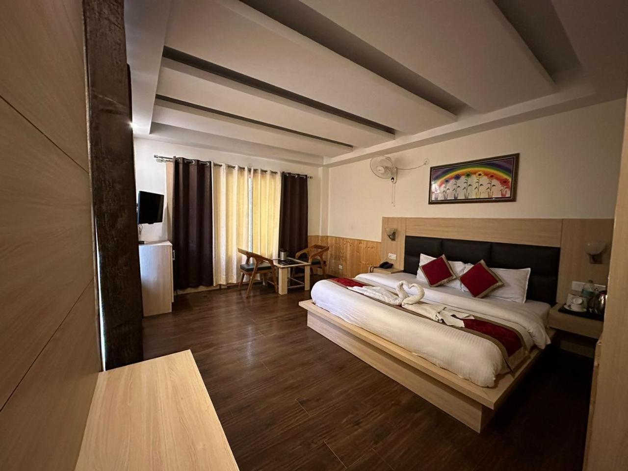Hotel Manali Queen Esterno foto